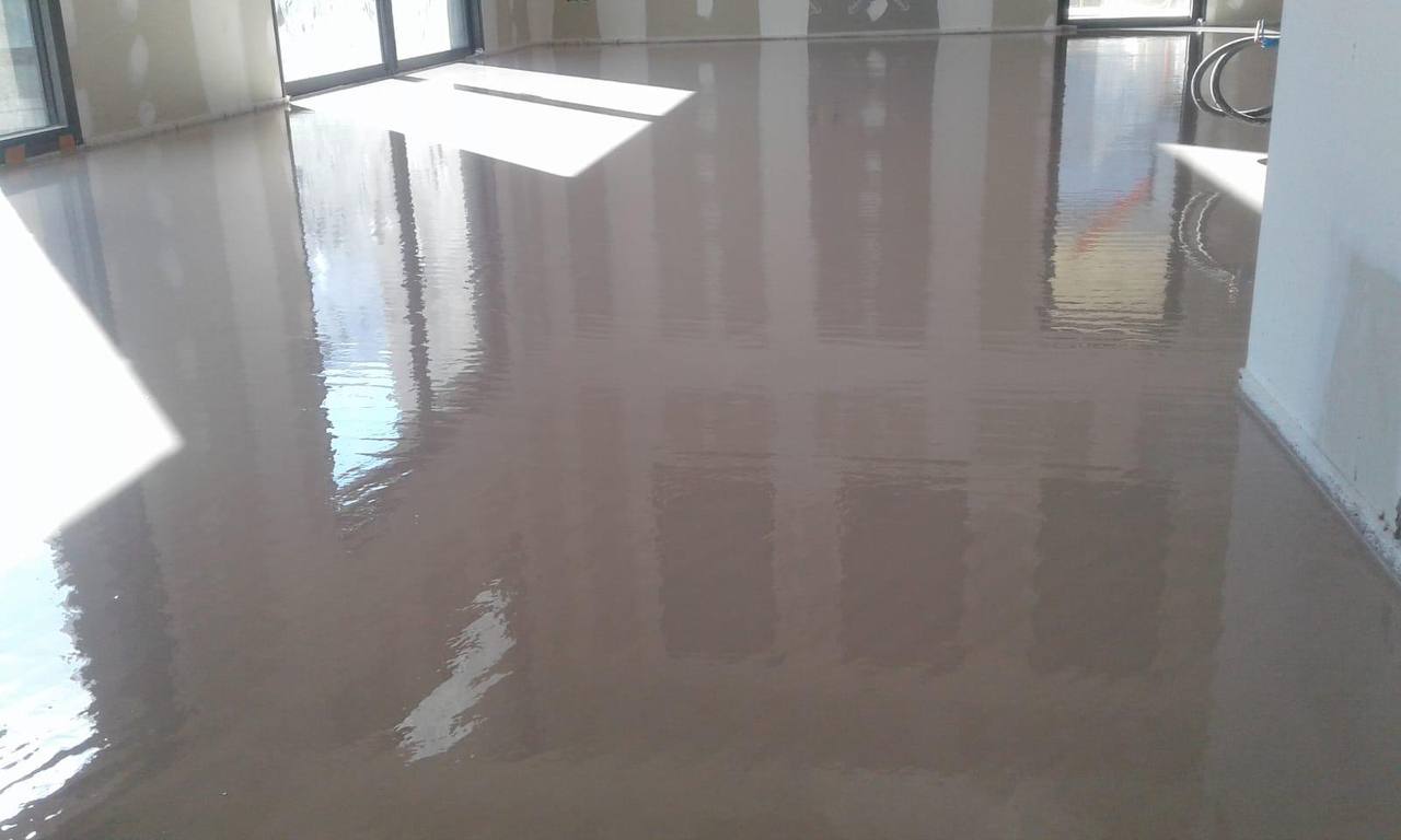 Grand salon chape liquide reflet miroir